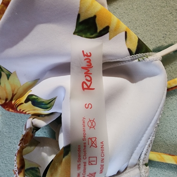 Bikini - Picture 2 of 2